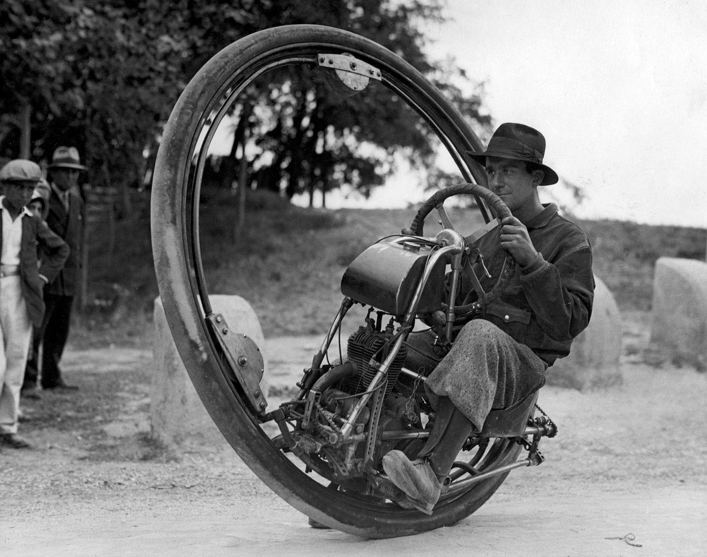 One wheel motorcycle Goventosa.jpg