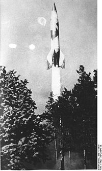 Bundesarchiv Bild 141-1879, Rakete V2 nach Start.jpg